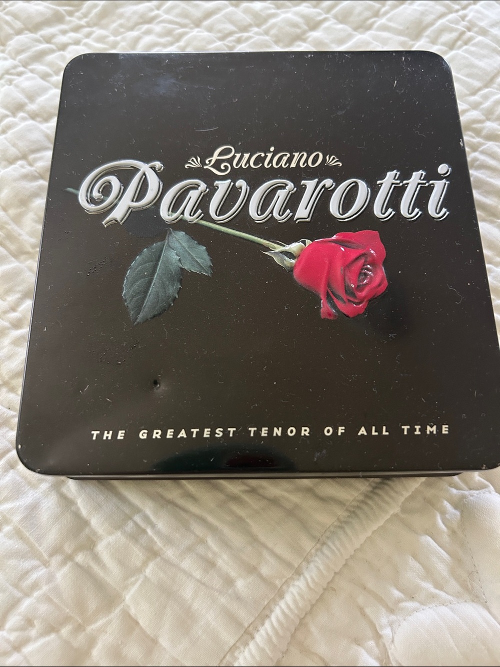 Pavarotti set 2 cds, one dvd, booklet and case
